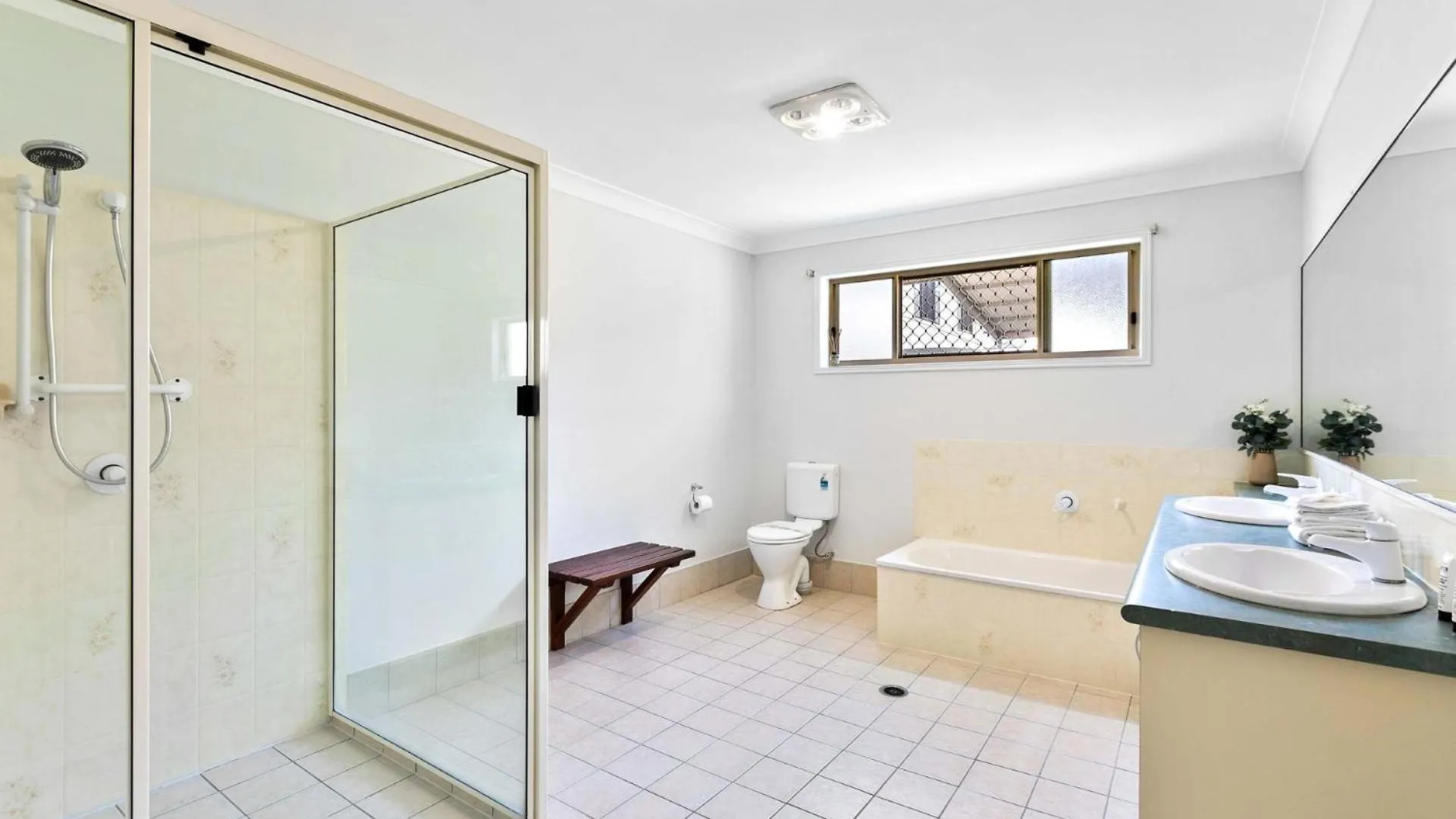 Coastal Bliss 6 Bedroom Burrum Heads 0*,